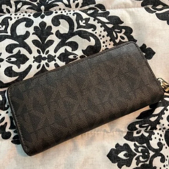 Michael Kors brown pebbled leather zip around wallet - Picture 3 of 4